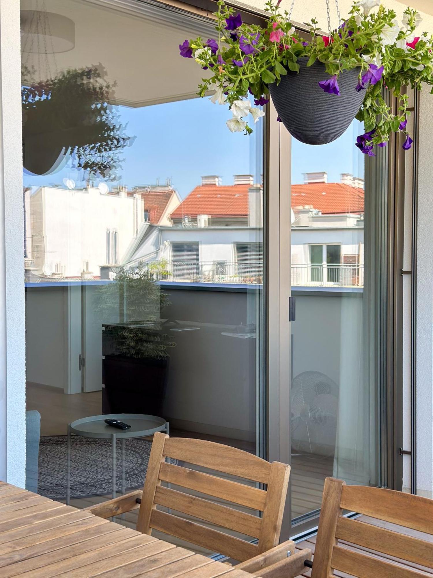 Vienna Sunny Side Up Apartments エクステリア 写真